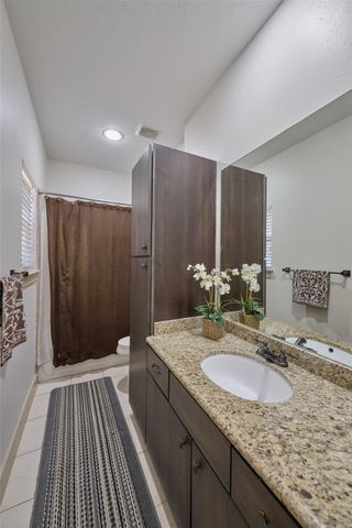 2422 Navigation Boulevard E, Houston, TX 77003