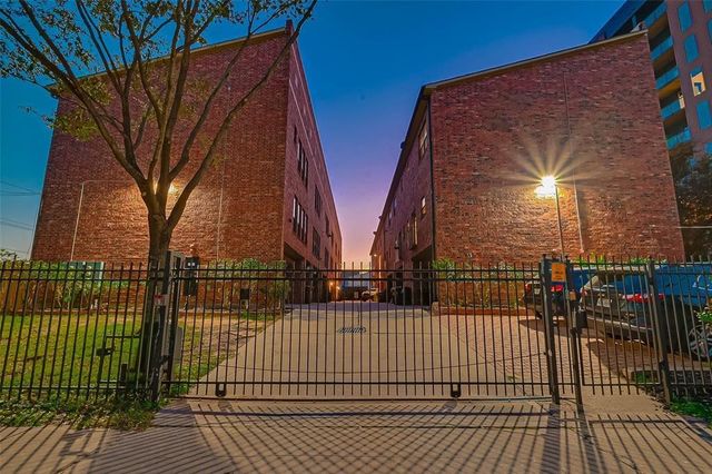 2422 Navigation Boulevard E, Houston, TX 77003