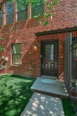 2422 Navigation Boulevard E, Houston, TX 77003