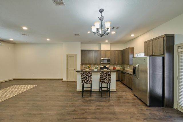 2422 Navigation Boulevard E, Houston, TX 77003