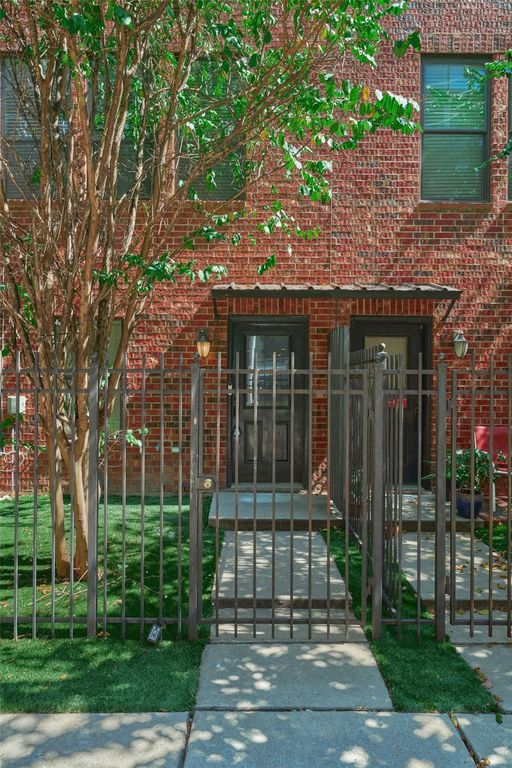 2422 Navigation Boulevard E, Houston, TX 77003