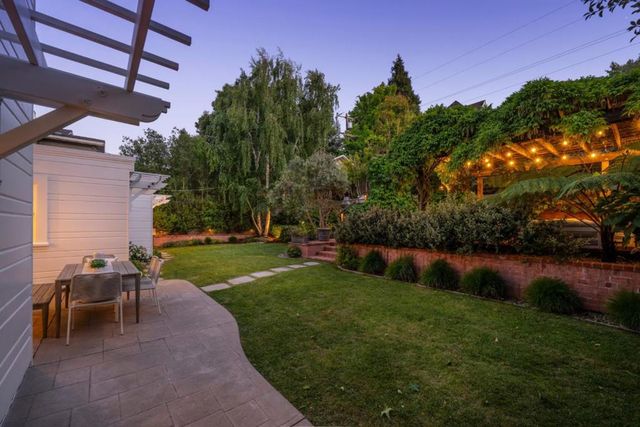 1455 Cabrillo Avenue, Burlingame, CA 94010