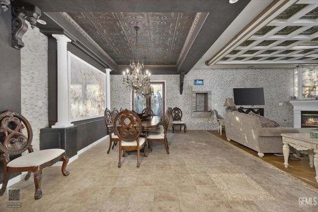 309 Sonoma Vine Court, Bakersfield, CA 93314