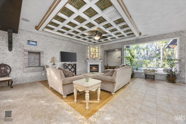 309 Sonoma Vine Court, Bakersfield, CA 93314