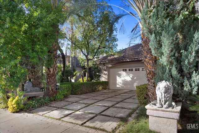 309 Sonoma Vine Court, Bakersfield, CA 93314