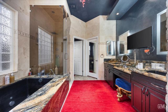 309 Sonoma Vine Court, Bakersfield, CA 93314