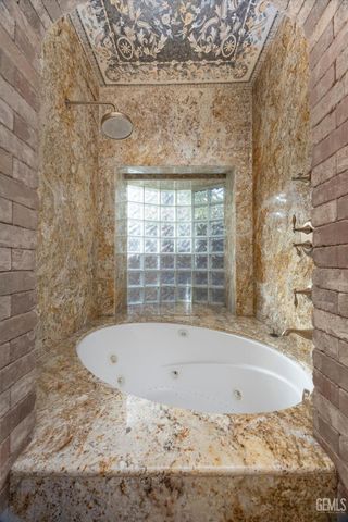 309 Sonoma Vine Court, Bakersfield, CA 93314