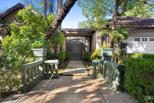 309 Sonoma Vine Court, Bakersfield, CA 93314