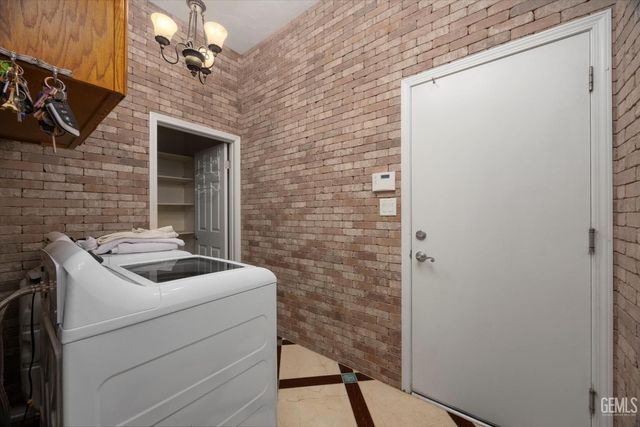 309 Sonoma Vine Court, Bakersfield, CA 93314