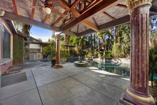 309 Sonoma Vine Court, Bakersfield, CA 93314