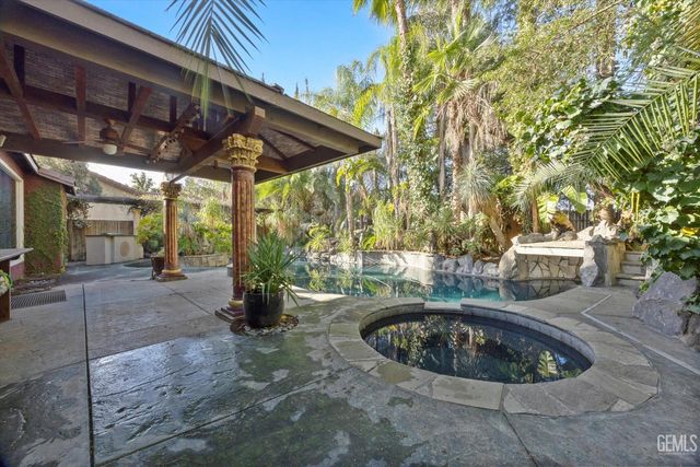 309 Sonoma Vine Court, Bakersfield, CA 93314