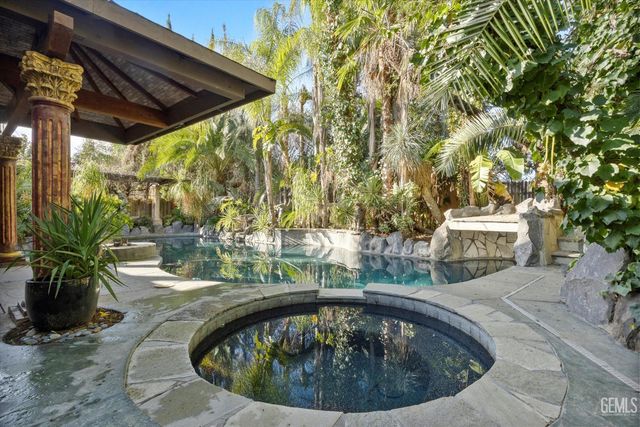 309 Sonoma Vine Court, Bakersfield, CA 93314