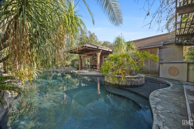 309 Sonoma Vine Court, Bakersfield, CA 93314