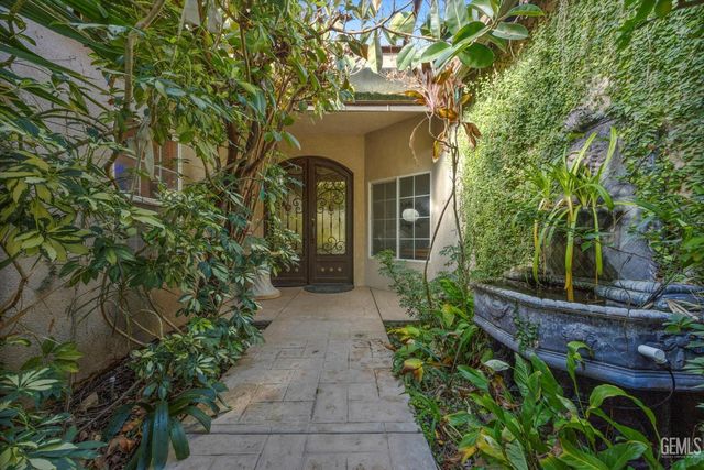 309 Sonoma Vine Court, Bakersfield, CA 93314