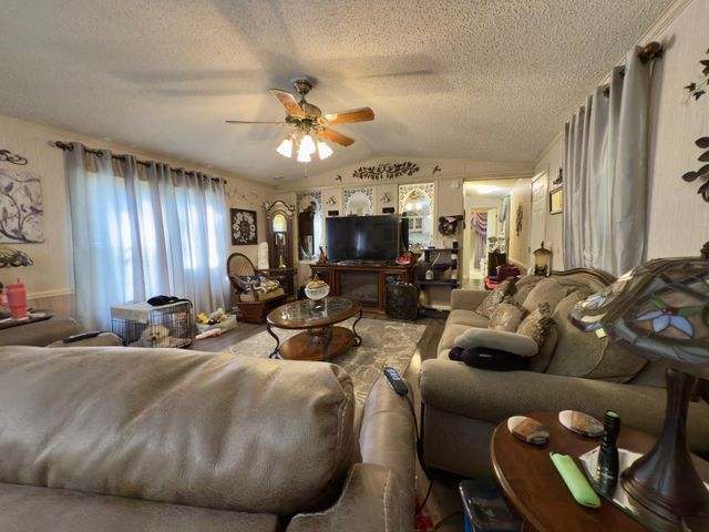 3794 Sulphur Creek Rd, Centerville, TN 37033