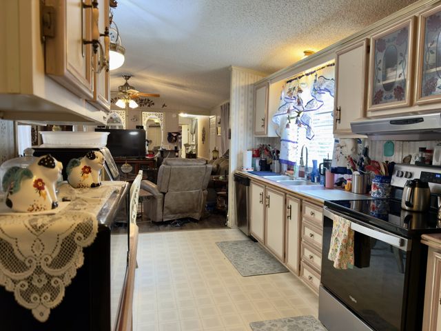 3794 Sulphur Creek Rd, Centerville, TN 37033