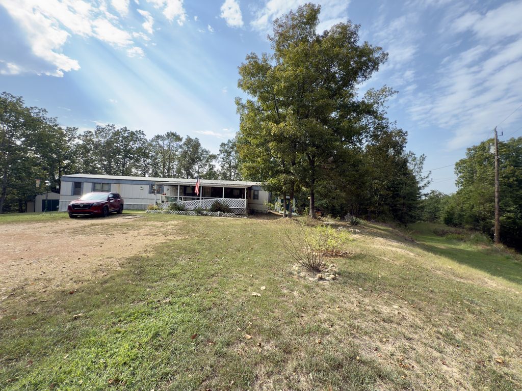 3794 Sulphur Creek Rd, Centerville, TN 37033
