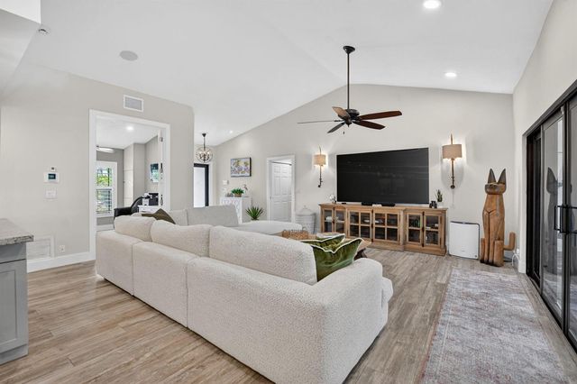 10221 Harbourtown Court, Boca Raton, FL 33498