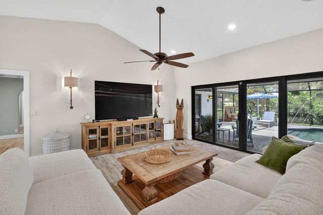 10221 Harbourtown Court, Boca Raton, FL 33498