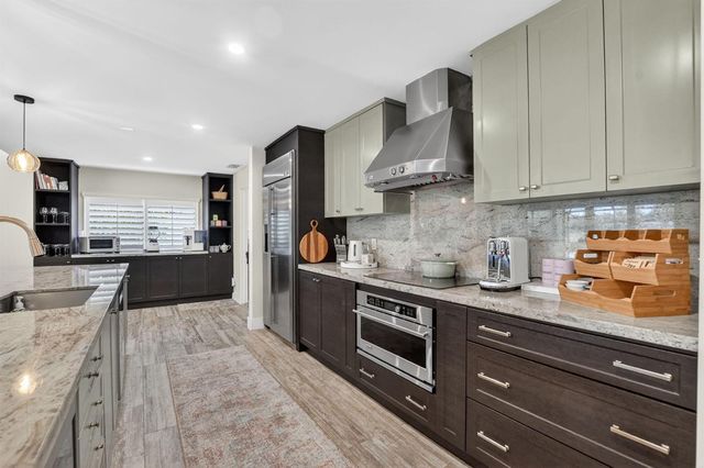 10221 Harbourtown Court, Boca Raton, FL 33498