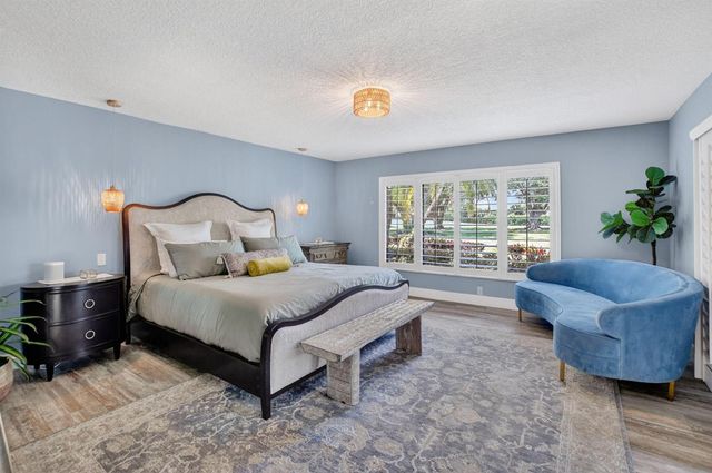 10221 Harbourtown Court, Boca Raton, FL 33498