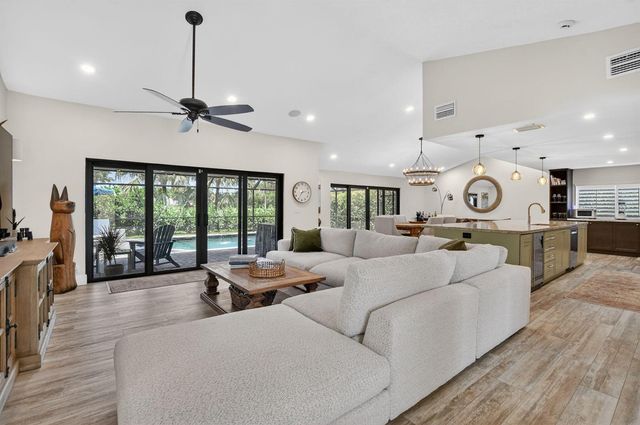10221 Harbourtown Court, Boca Raton, FL 33498