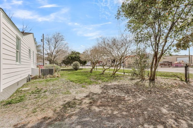 2698 Olympia Avenue, North Charleston, SC 29405