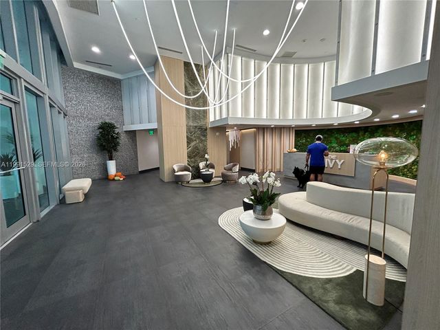 90 SW 3rd St 3610, Miami, FL 33130