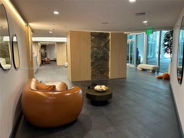 90 SW 3rd St 3610, Miami, FL 33130