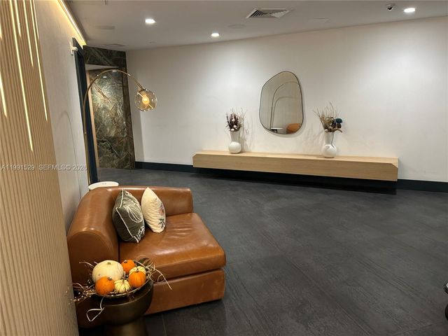 90 SW 3rd St 3610, Miami, FL 33130