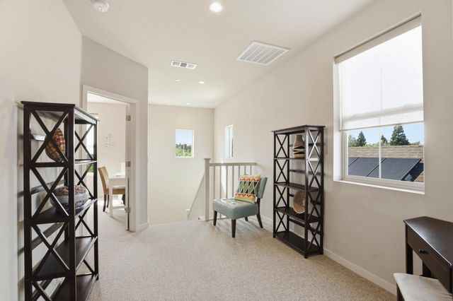 2604 Cleat Ln, Sacramento, CA 95818