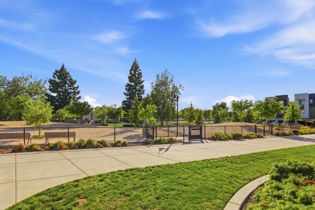 2604 Cleat Ln, Sacramento, CA 95818