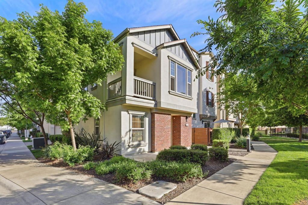 2604 Cleat Ln, Sacramento, CA 95818