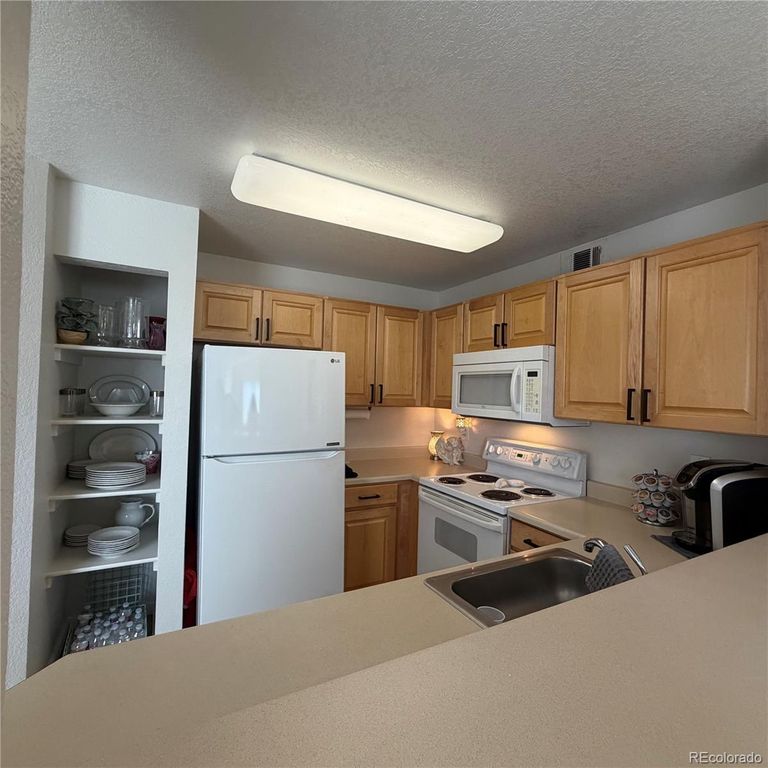 Image 7 of property listing at 6001 S Yosemite Street G204, Greenwood Village, CO 80111