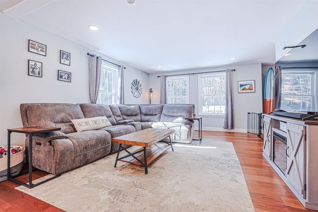 8 poor farm Road, Brookline, NH 03033