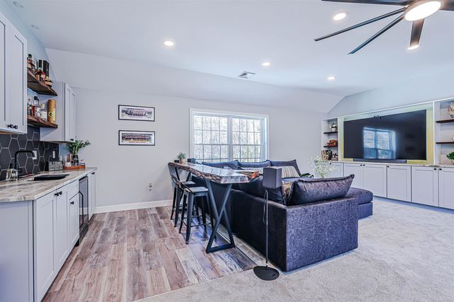 8 poor farm Road, Brookline, NH 03033