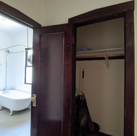 2428 N Sawyer Avenue 2E, Chicago, IL 60647