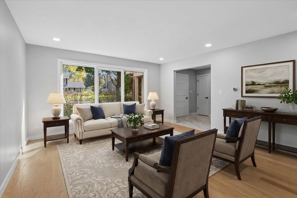 713 Dawes Street, Libertyville, IL 60048 — photo 2