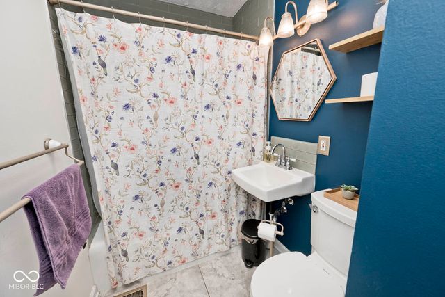 6348 Kingsley Drive, Indianapolis, IN 46220