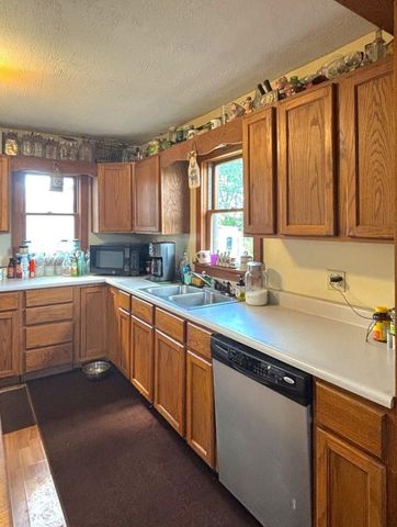 4217 Hillsville Rd, Pulaski Twp, PA 16143