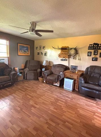 4217 Hillsville Rd, Pulaski Twp, PA 16143