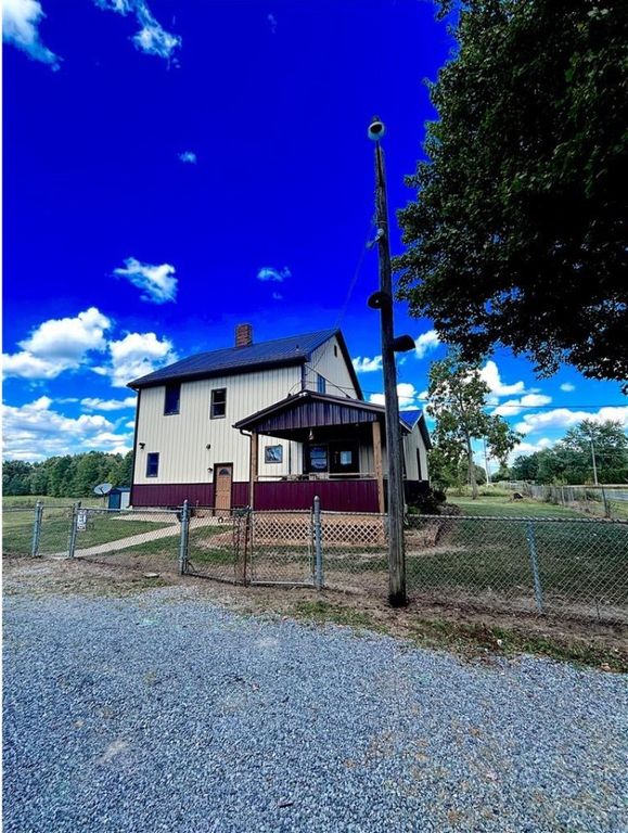 4217 Hillsville Rd, Pulaski Twp, PA 16143