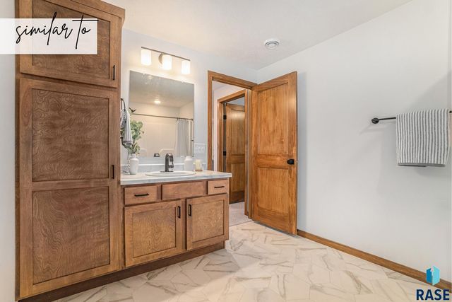 8019 E 44th St Street, Sioux Falls, SD 57110