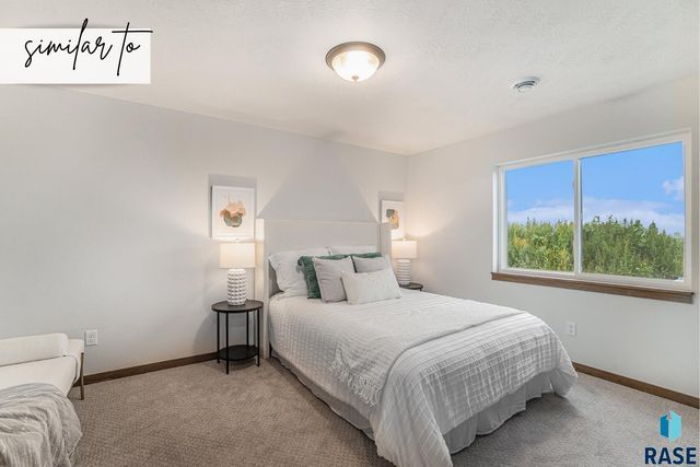 8019 E 44th St Street, Sioux Falls, SD 57110