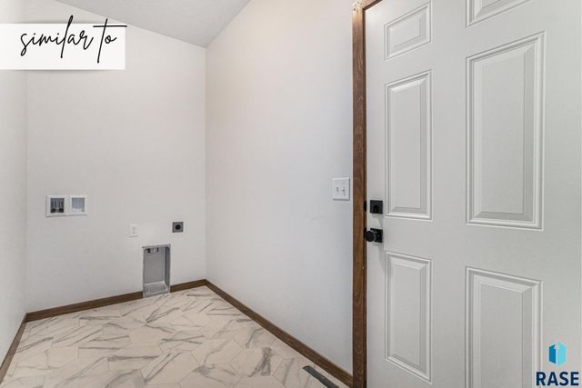 8019 E 44th St Street, Sioux Falls, SD 57110