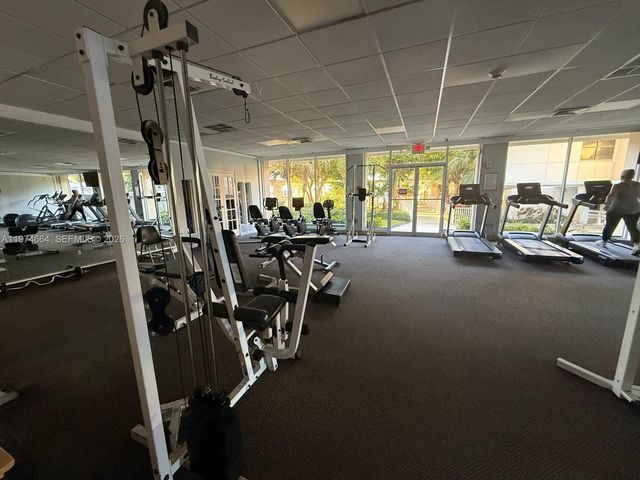 300 Bayview Dr 2106, Sunny Isles Beach, FL 33160