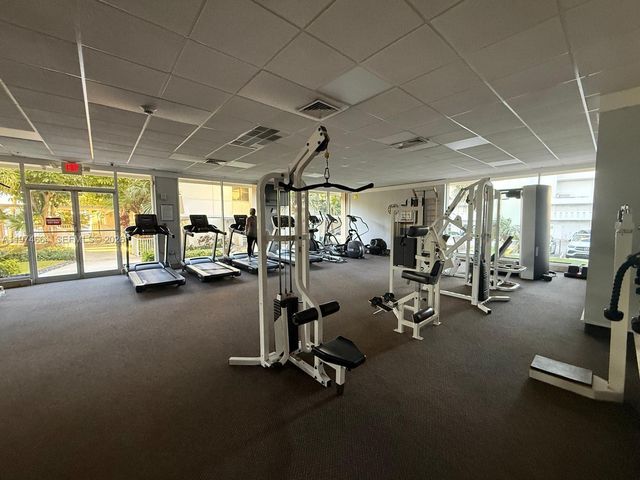 300 Bayview Dr 2106, Sunny Isles Beach, FL 33160