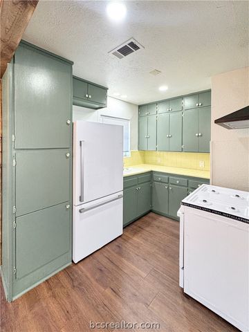 603 West Evans Street, Hearne, TX 77859