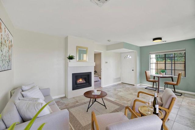 13315 Caminto Ciera 139, San Diego, CA 92129