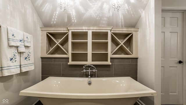 1522 Woodlake Court, Carmel, IN 46032